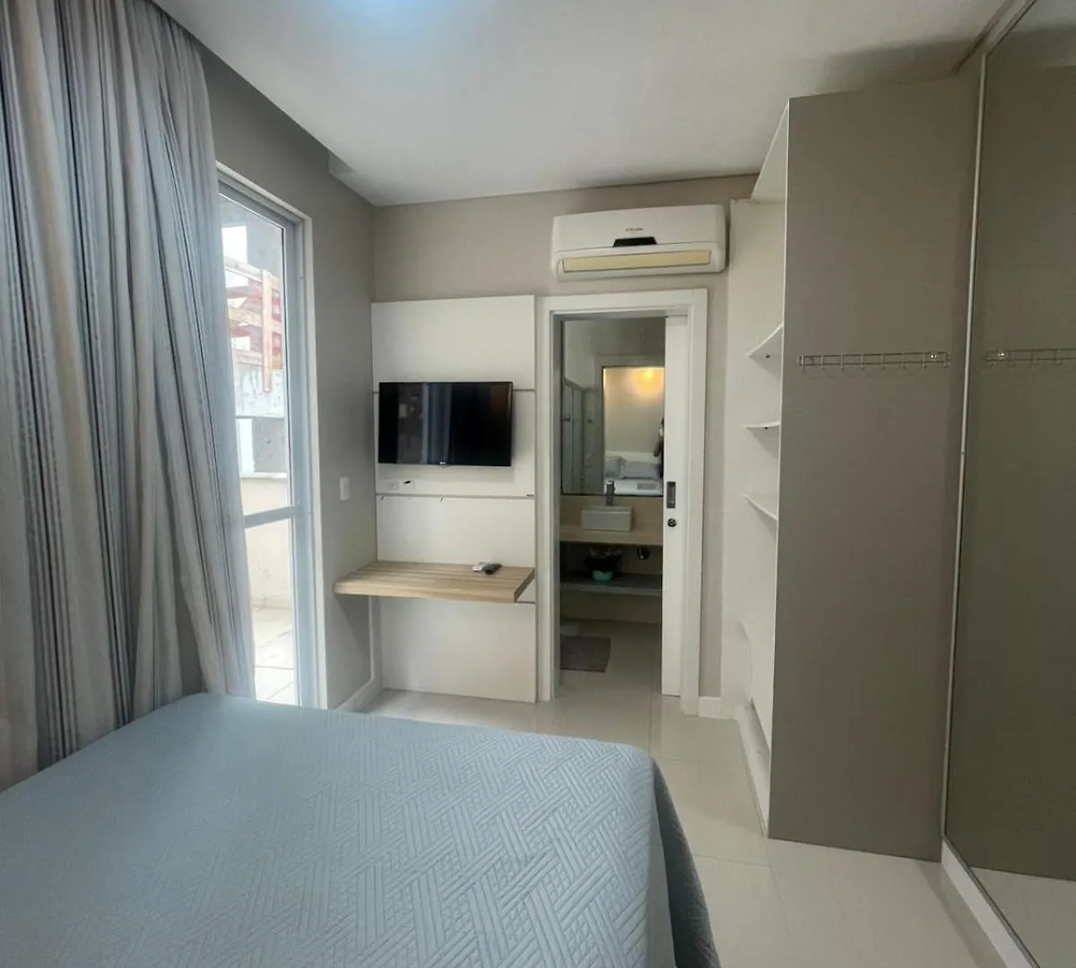 Apartamento 3 Suites Meia Praia - Itapema - 90 Metros Do Mar Apartment